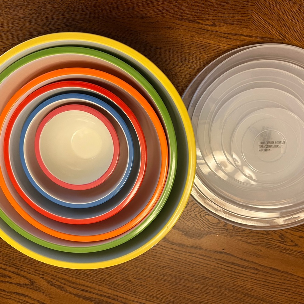 Set of 6 melamine bowls with lids